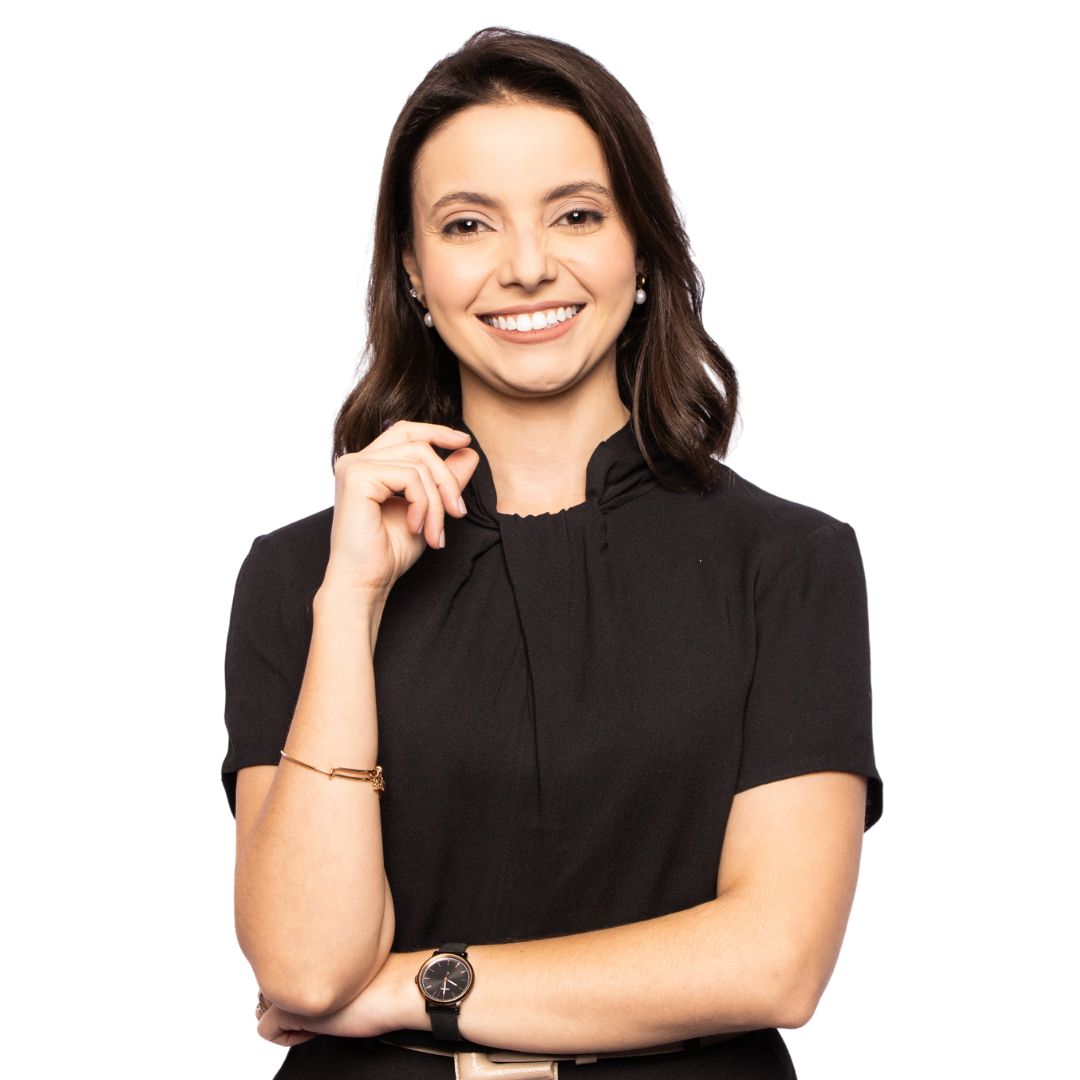 Nina Álvares — Sócia